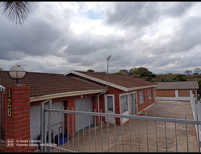 3 BEDROOM HOUSE FOR SALE IN NEWLANDS WEST